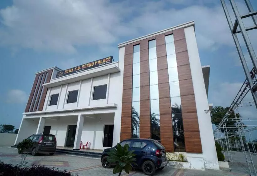 Hotelli Sd Grand Palace Near Radha Rani Mandir Mansarovar Vrindavan