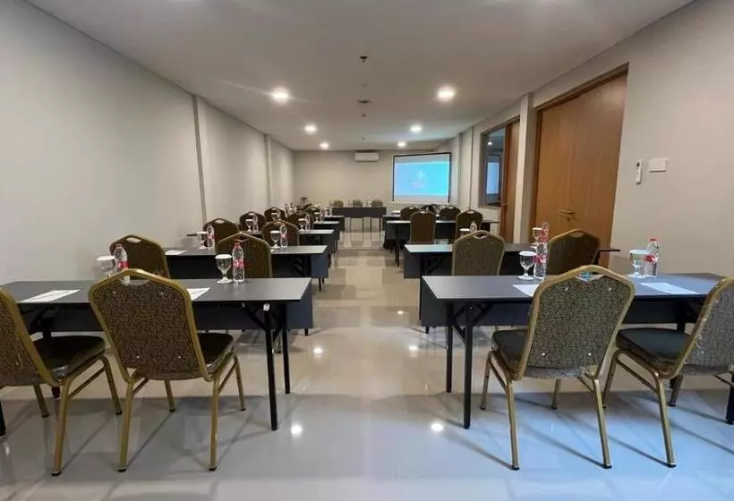 Kiyana Premiere Hotel Batang