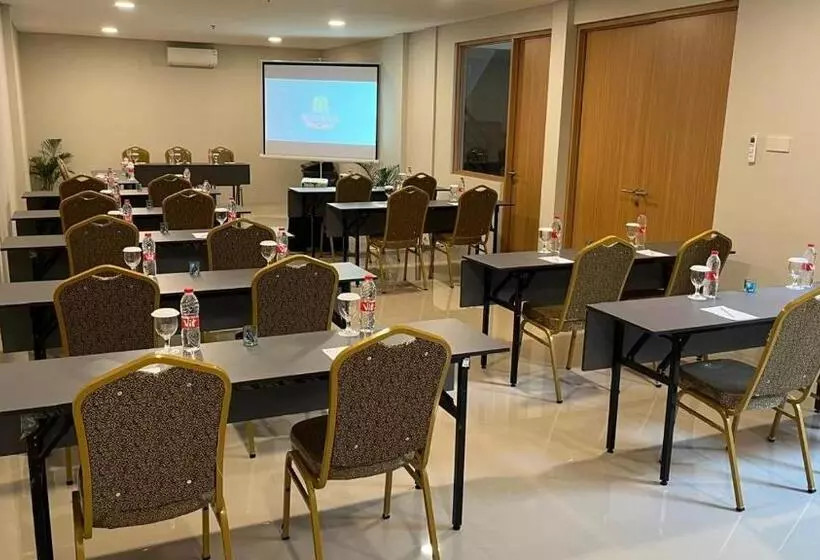 Kiyana Premiere Hotel Batang