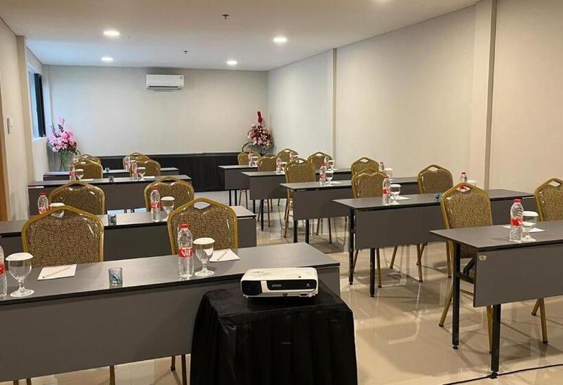 Kiyana Premiere Hotel Batang