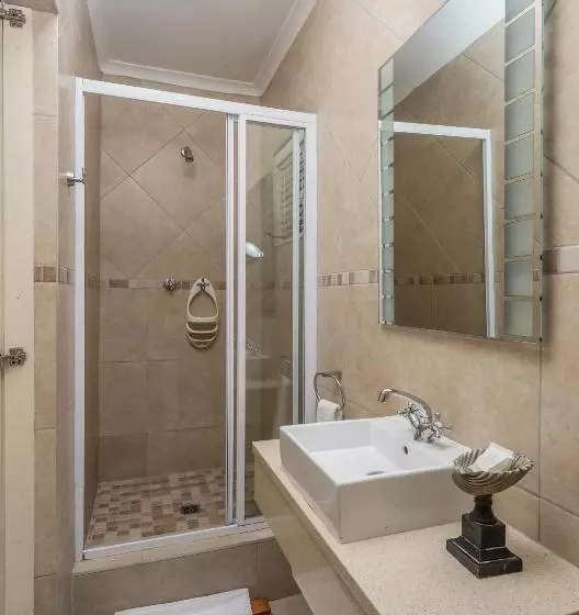 تختخواب و صبحانه Algoa Guest House Summerstrand