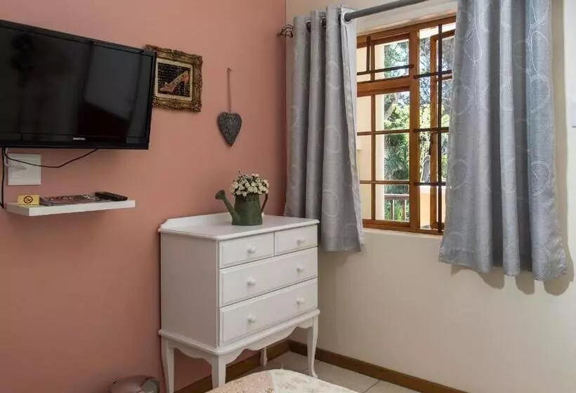 تختخواب و صبحانه Algoa Guest House Summerstrand
