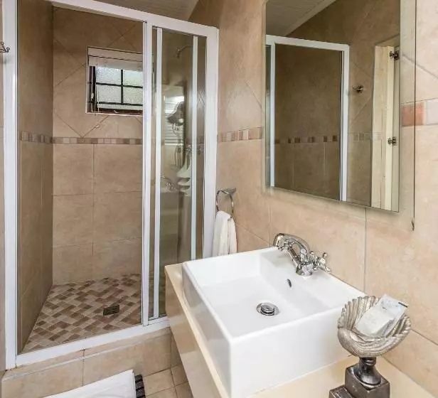 تختخواب و صبحانه Algoa Guest House Summerstrand