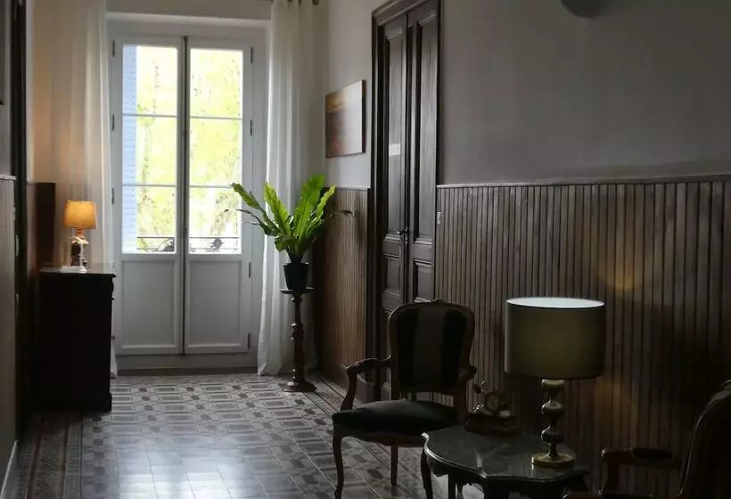 Aamiaismajoitus (B&B) Chambre D Hôtes Eloi Merle