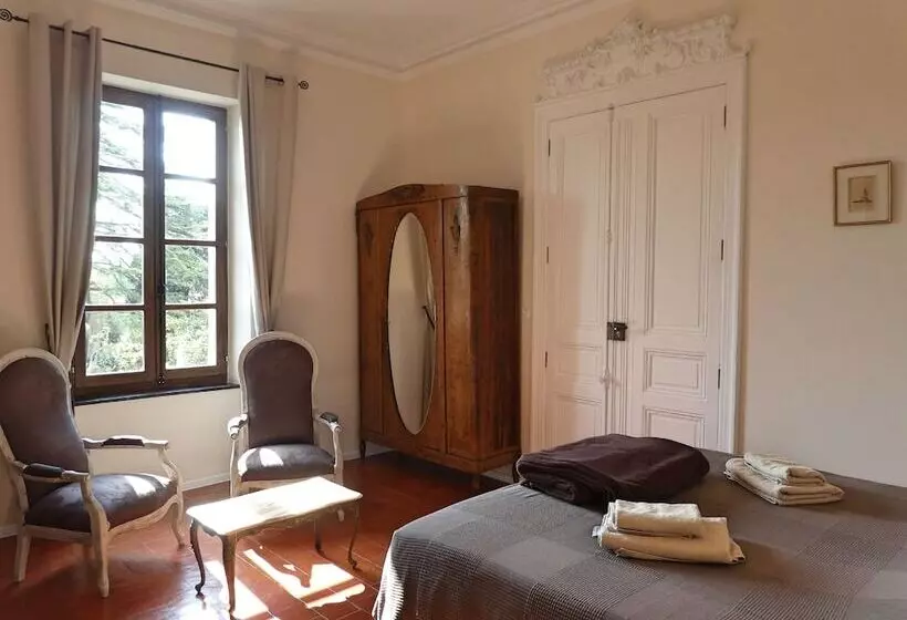 Aamiaismajoitus (B&B) Chambre D Hôtes Eloi Merle