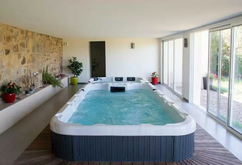 Aamiaismajoitus (B&B) Domaine De Janis & Spa