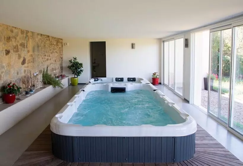 Aamiaismajoitus (B&B) Domaine De Janis & Spa