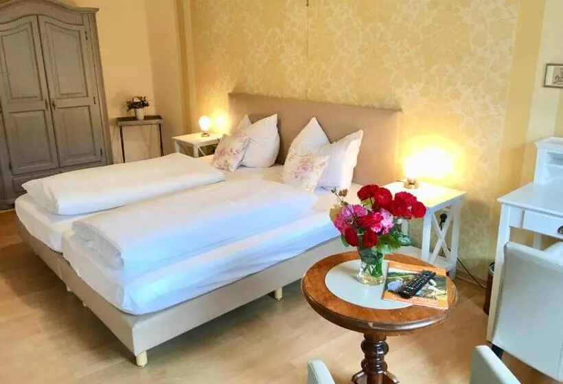 Hotelli Heinrichs Winery Bed & Breakfast