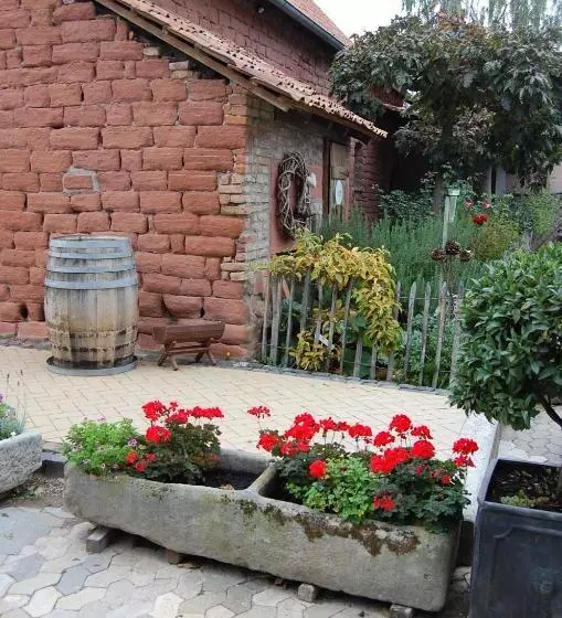 Hotelli Heinrichs Winery Bed & Breakfast