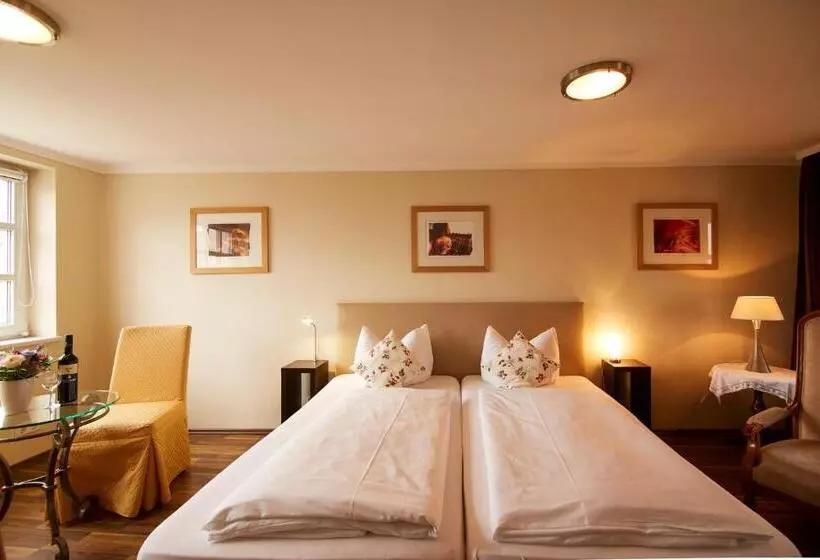 Hotelli Heinrichs Winery Bed & Breakfast