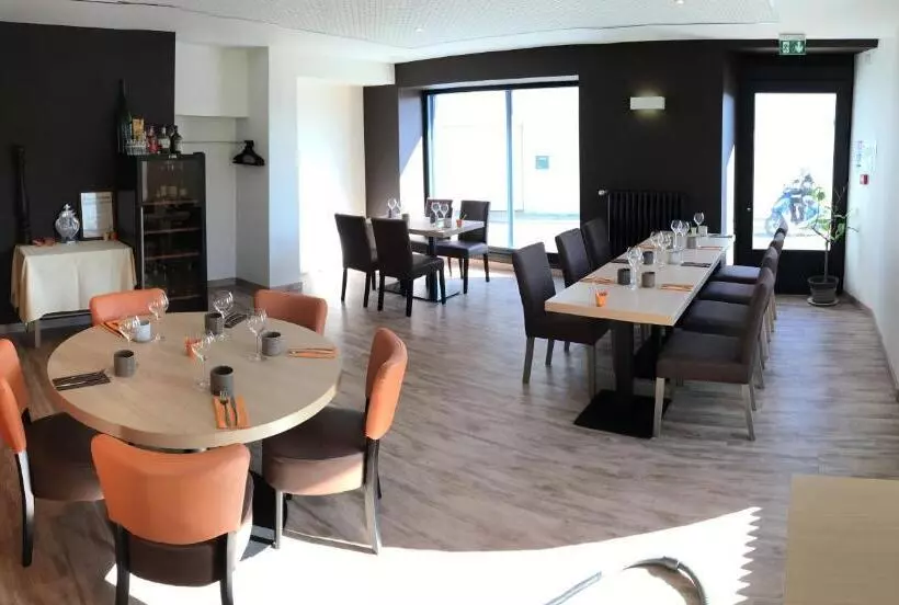 Hotelli Restaurant Les 3 Piliers