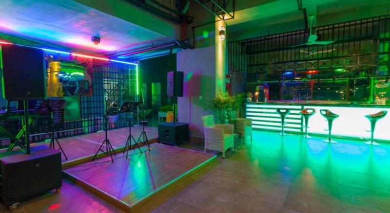 Seventh Heaven Hotel And High Bar