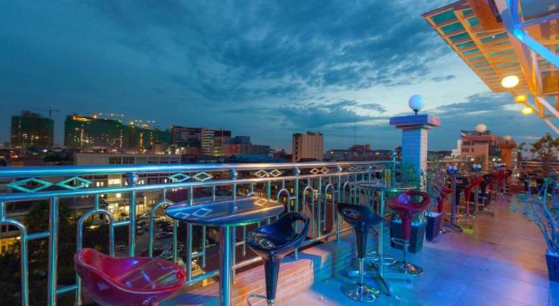 Seventh Heaven Hotel And High Bar