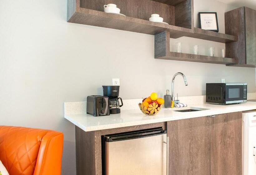 Waterside Hotel And Suites