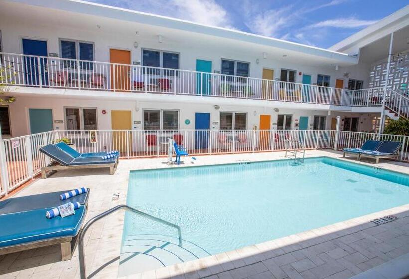 Waterside Hotel And Suites