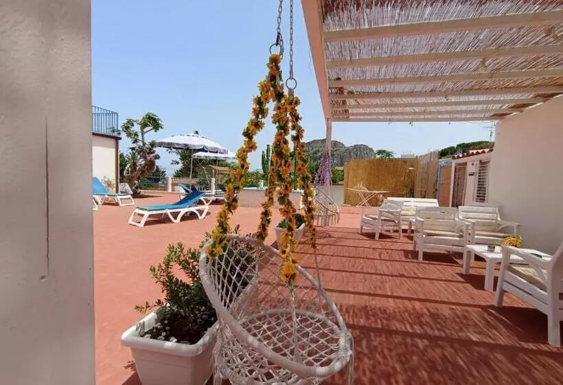 Aamiaismajoitus (B&B) Borgomarino S Room