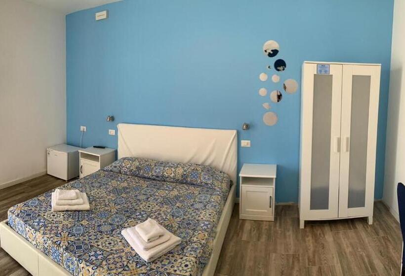 تختخواب و صبحانه Borgomarino S Room