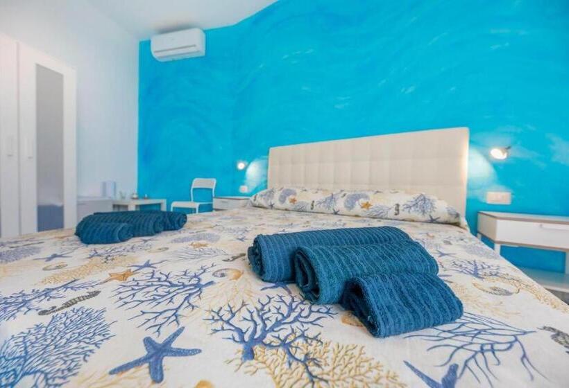 تختخواب و صبحانه Borgomarino S Room