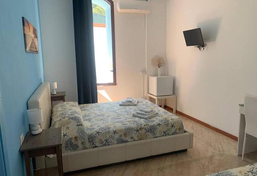 تختخواب و صبحانه Borgomarino S Room