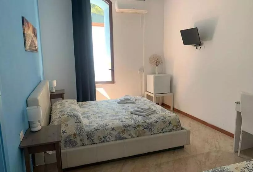 Aamiaismajoitus (B&B) Borgomarino S Room