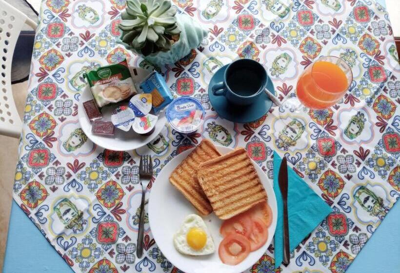 تختخواب و صبحانه Borgomarino S Room