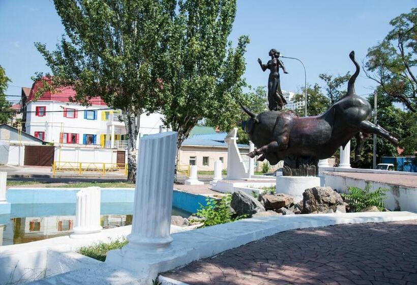 هتل 12 Months Mini