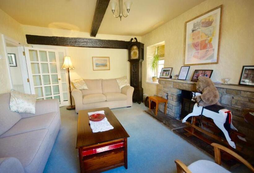 ペンション Clyde House