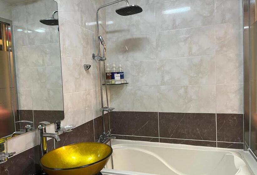 Queen Drive In Motel