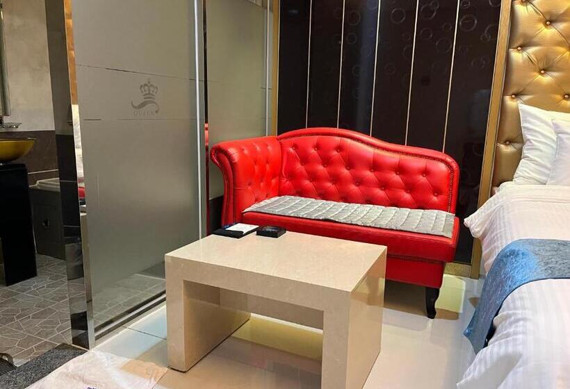 Queen Drive In Motel