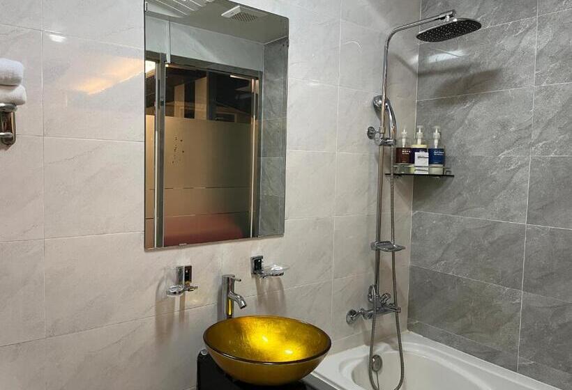 Queen Drive In Motel