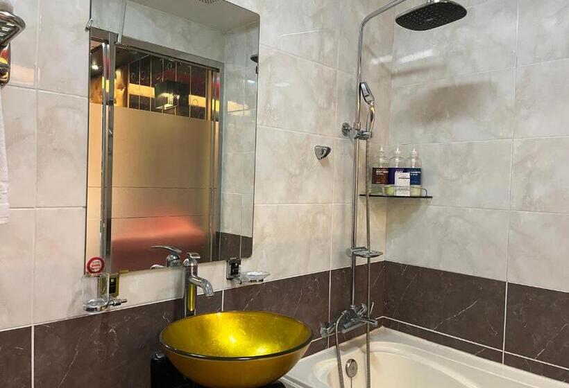 Queen Drive In Motel