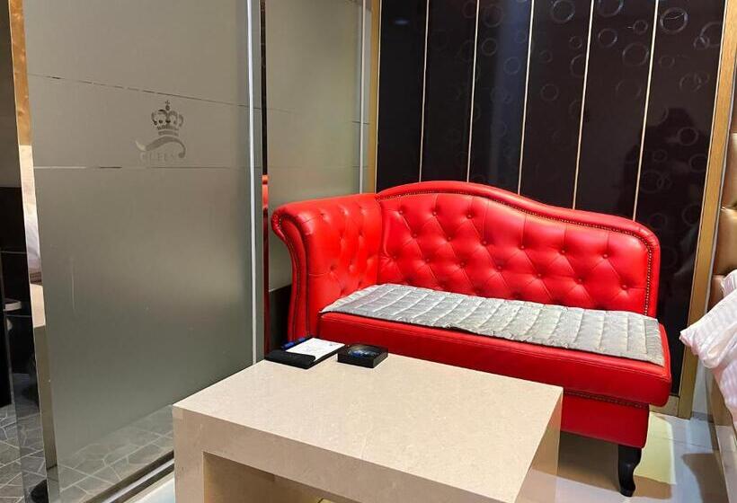 Queen Drive In Motel