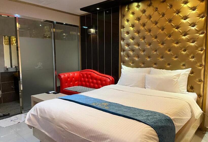 Queen Drive In Motel