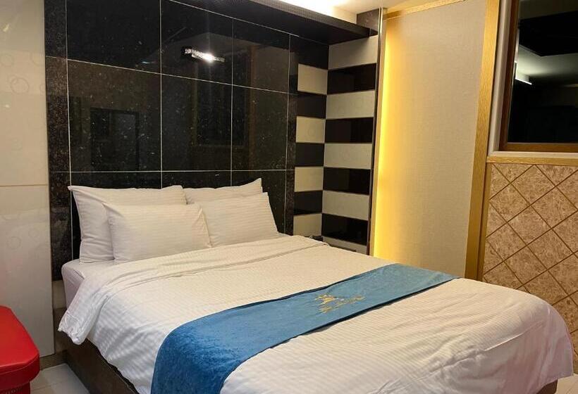 Queen Drive In Motel