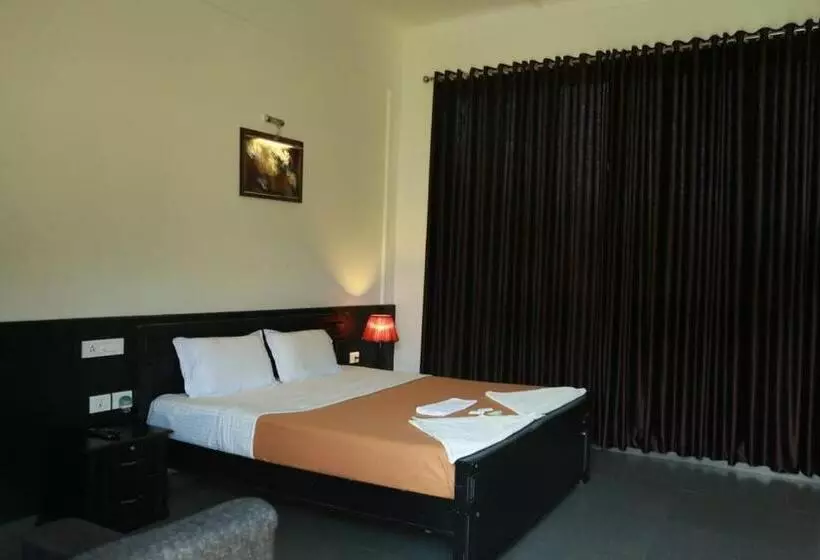 Tiger Tracks Resort