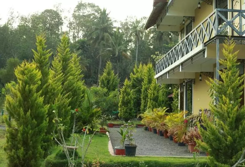 Tiger Tracks Resort
