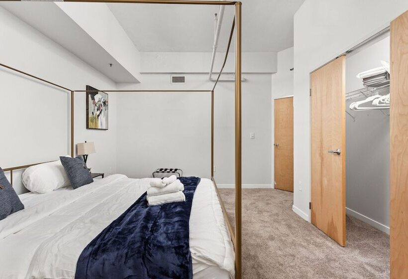 2br/2ba In The Block Apartment By Cozysuites