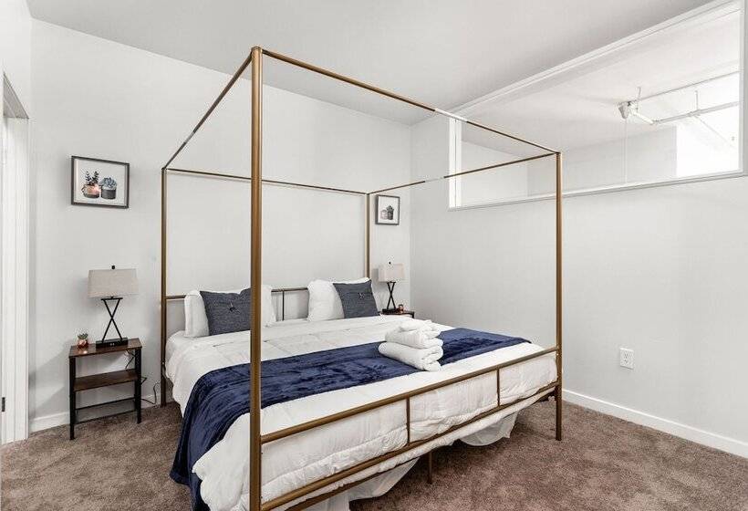 2br/2ba In The Block Apartment By Cozysuites