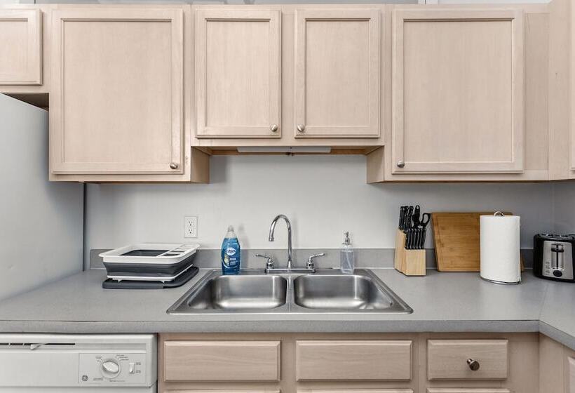 2br/2ba In The Block Apartment By Cozysuites