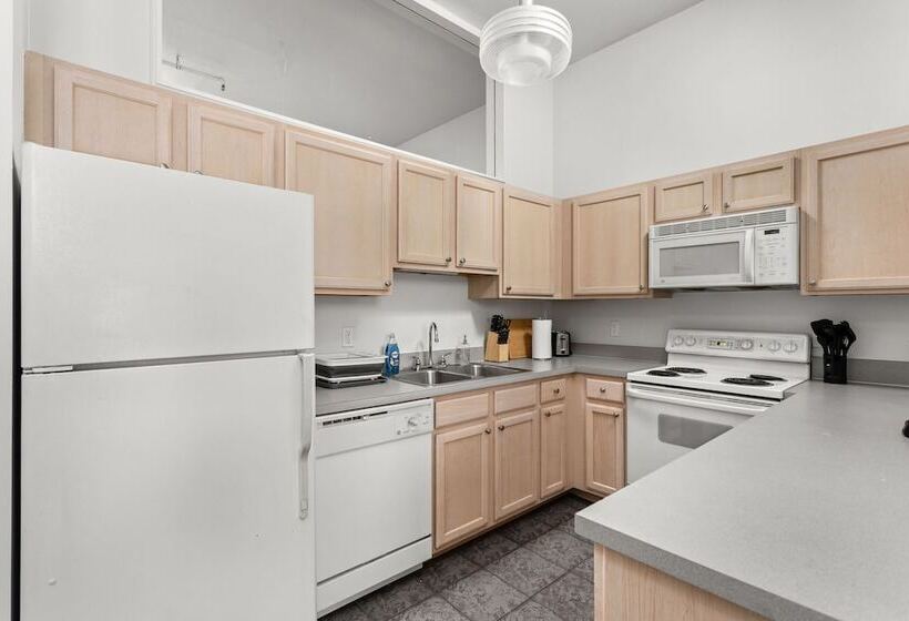 2br/2ba In The Block Apartment By Cozysuites