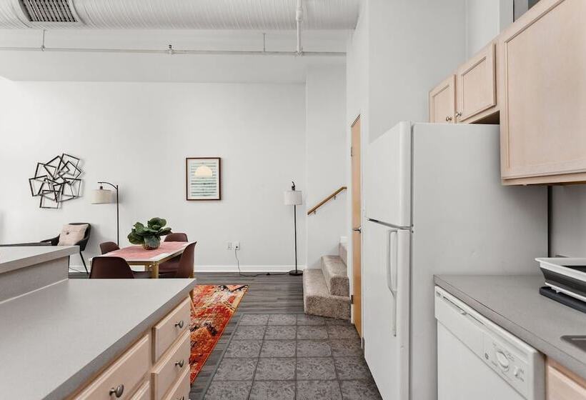 2br/2ba In The Block Apartment By Cozysuites