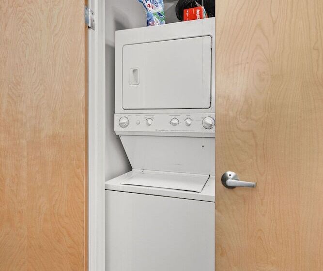 2br/2ba In The Block Apartment By Cozysuites