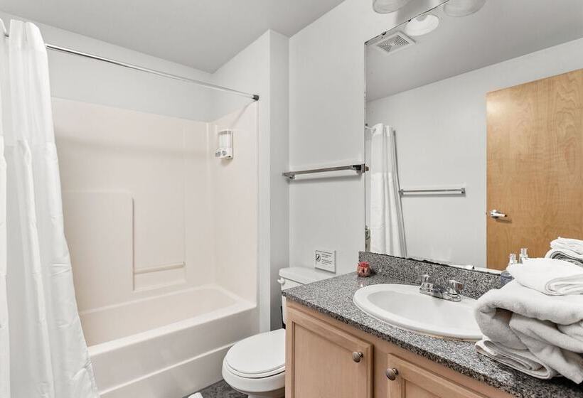 2br/2ba In The Block Apartment By Cozysuites