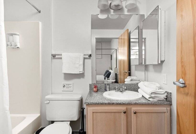 2br/2ba In The Block Apartment By Cozysuites