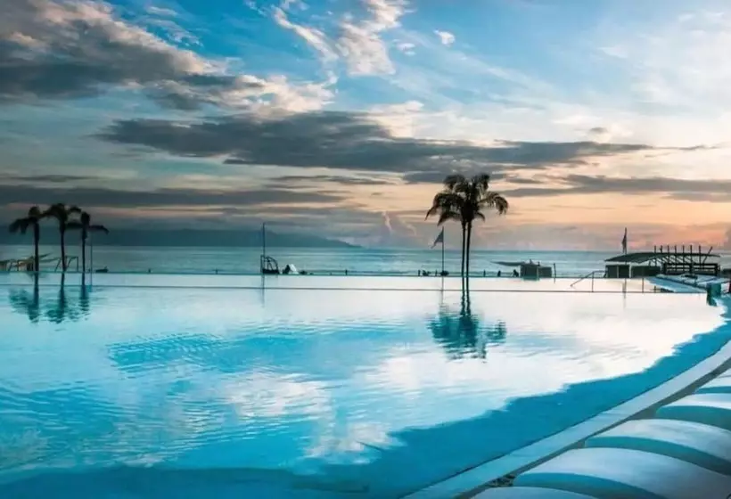 Hotelli Condo Arian By Trvl2hm