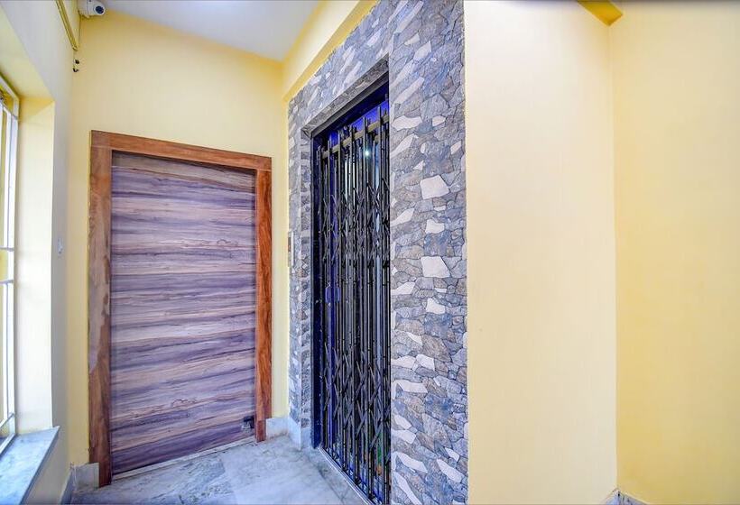 Fabhotel New Dream Palace