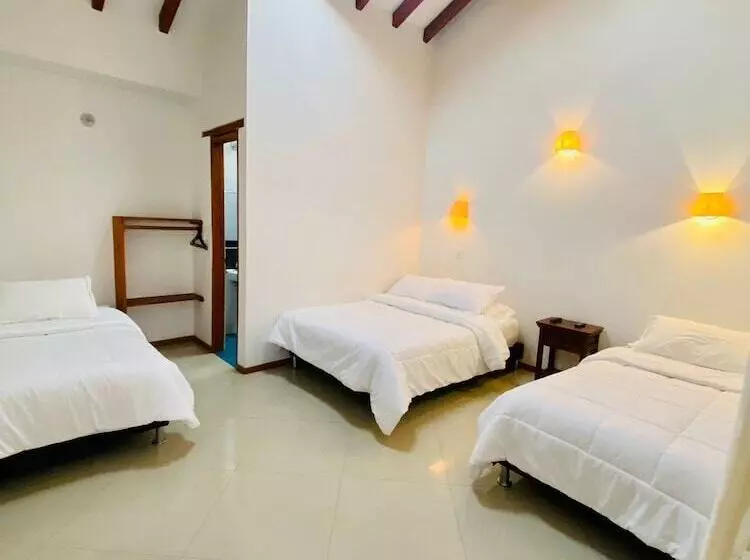 هتل Oasis De La Villa