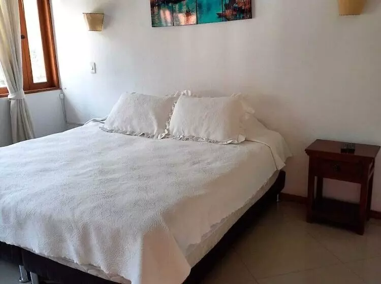 هتل Oasis De La Villa