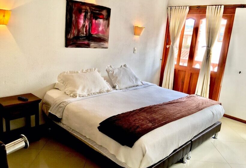 هتل Oasis De La Villa