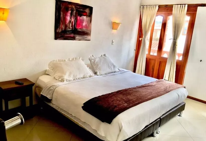 هتل Oasis De La Villa
